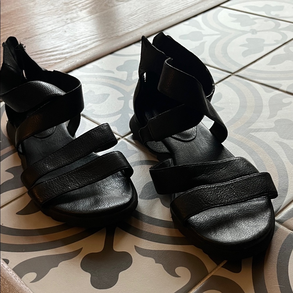 Eileen Fisher Black Strappy Sandals perfect for summer